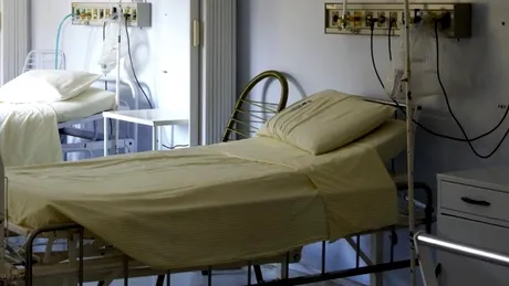 Un bărbat a murit pe scările unui spital din Craiova, la scurt timp după ce a fost externat