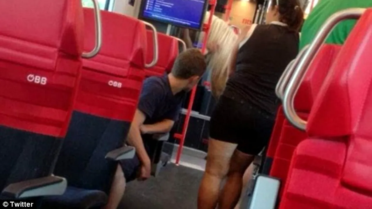 Incredibill! Un calator este dat jos din tren dupa ce a urcat in vagon insotit de un cal (1) 