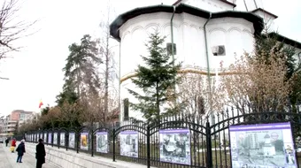 Preotul care a montat un banner pro referendum pe gardul unei biserici a fost sanctionat