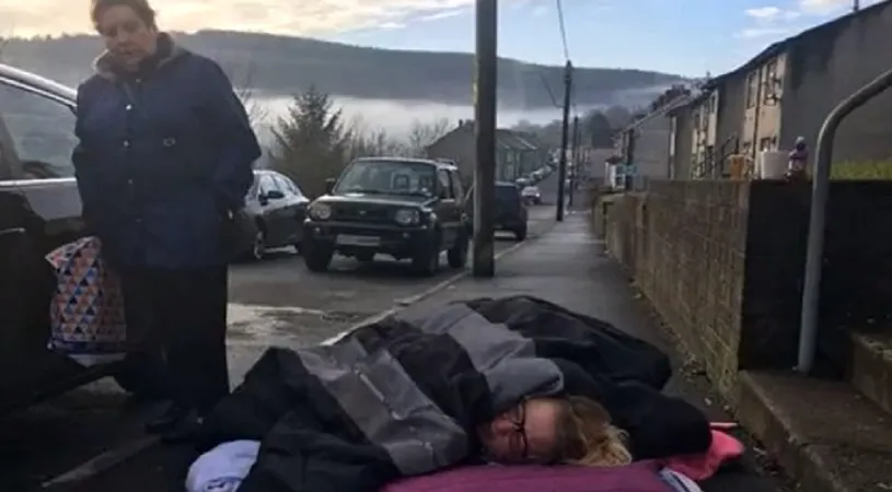 Cumplit! O mamă a murit pe trotuar, după ce a așteptat 6 ore ambulanța