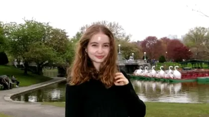 Irina Columbeanu se pregătește să devină topmodel. Ne arată și ce are în geantă