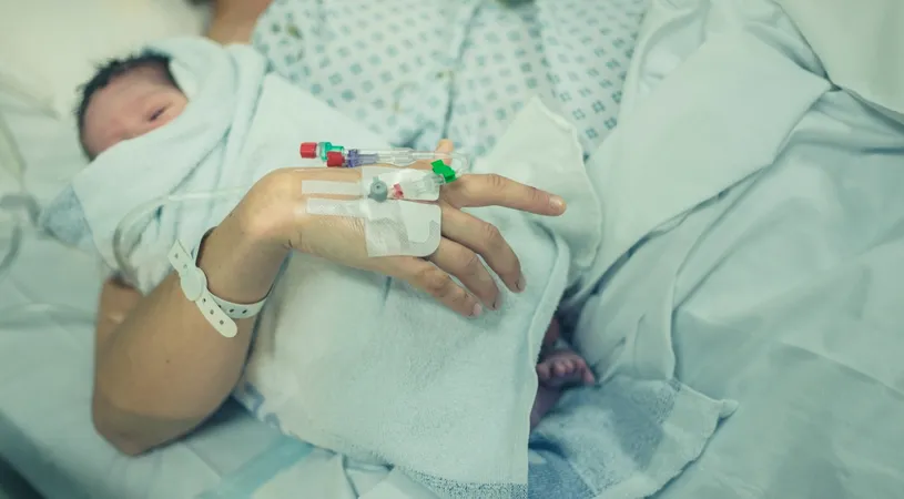10 nou-născuți, infectați în maternitatea Spitalului Municipal din Timișoara cu coronavirus. Testele mamelor au ieşit negative