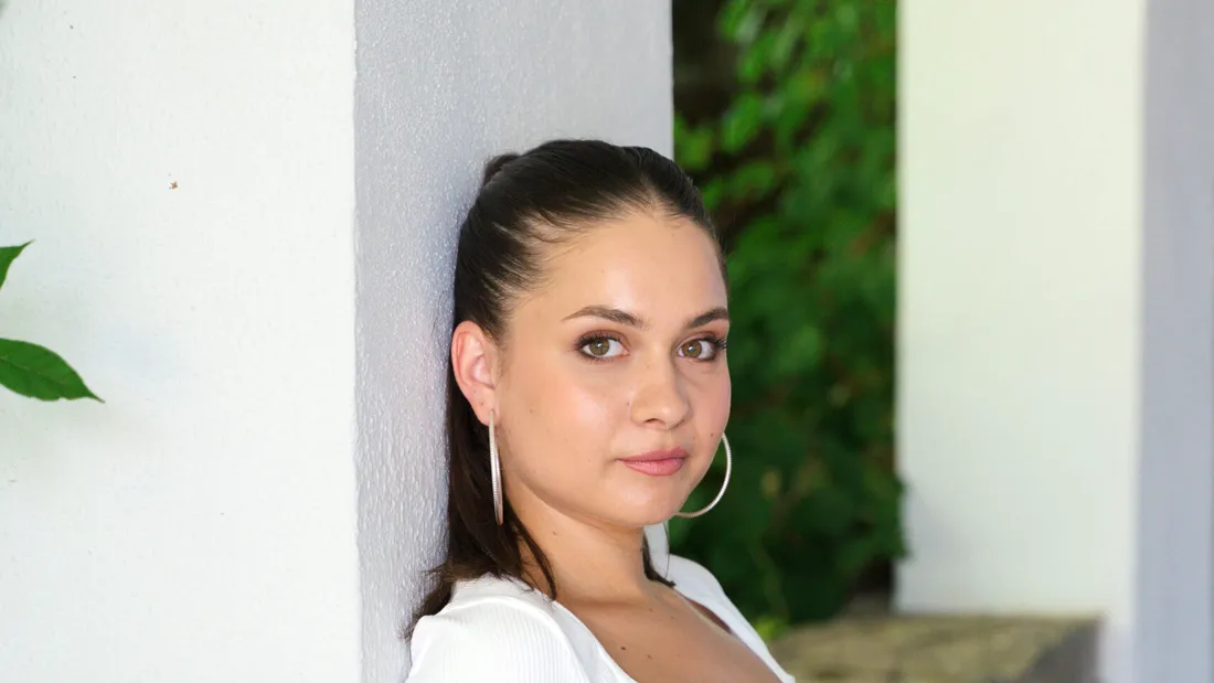 EXCLUSIV | Antonia Scutaru, actrița din „Groapa”: „Am furat de la fiecare câte ceva” – Tânăra are 23 de ani