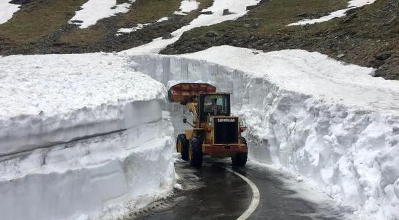 Vesti bune! Drumarii au inceput sa deszapezeasca Transfagarasanul. Cand poti sa il vizitezi
