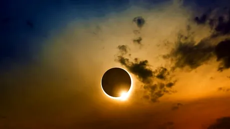 Eclipsă de Soare, vizibilă astăzi în România
