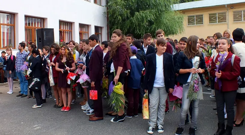 Ce a cerut o profesoară din Buzău la începerea anului școlar: „Florile ajung la gunoi”
