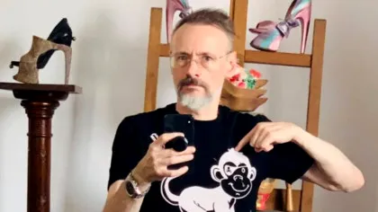 Mihai Albu face azi nuntă mare, fără tradiții. Mireasa și fiica designerului au strălucit la cununia civilă