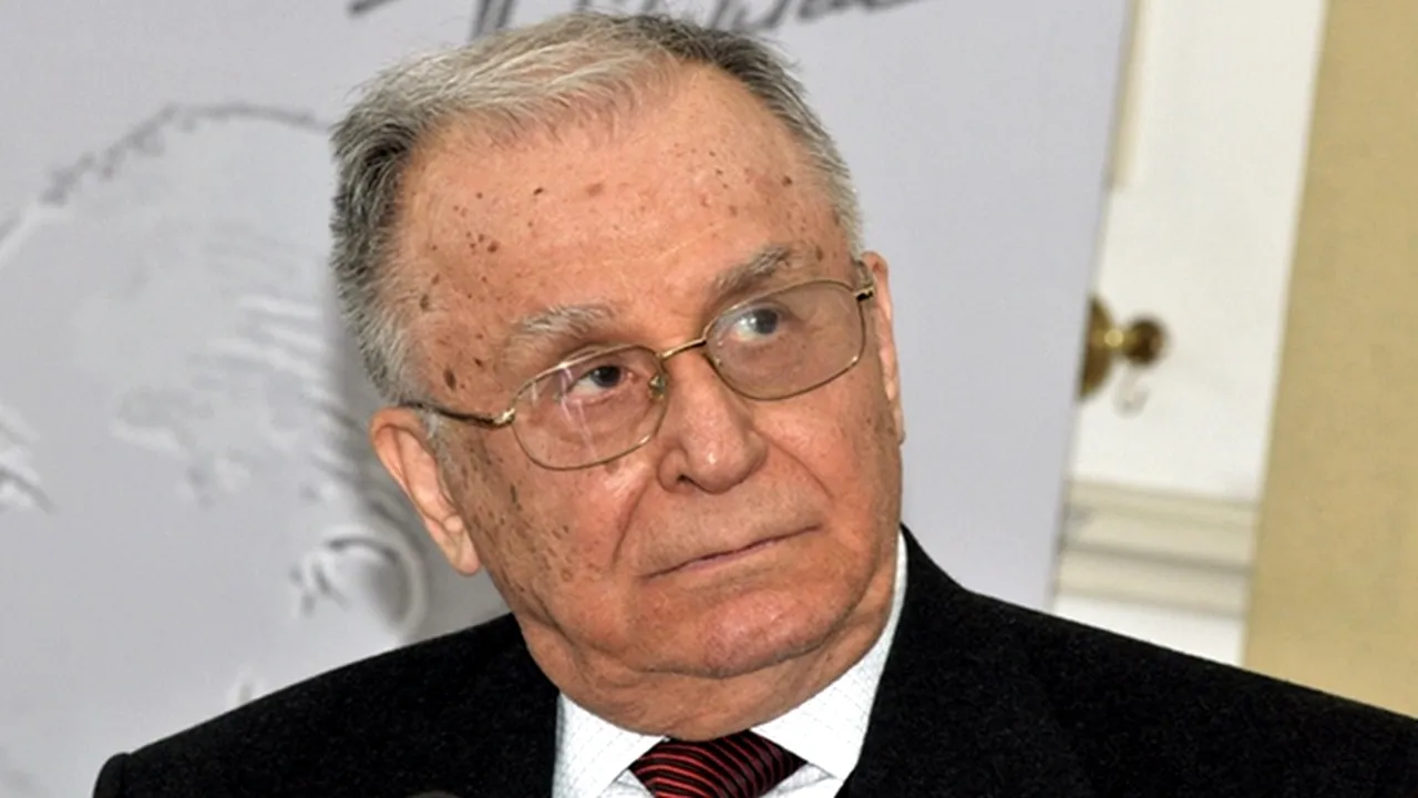 Fostul presedinte Ion Iliescu, internat de urgenta la spital 