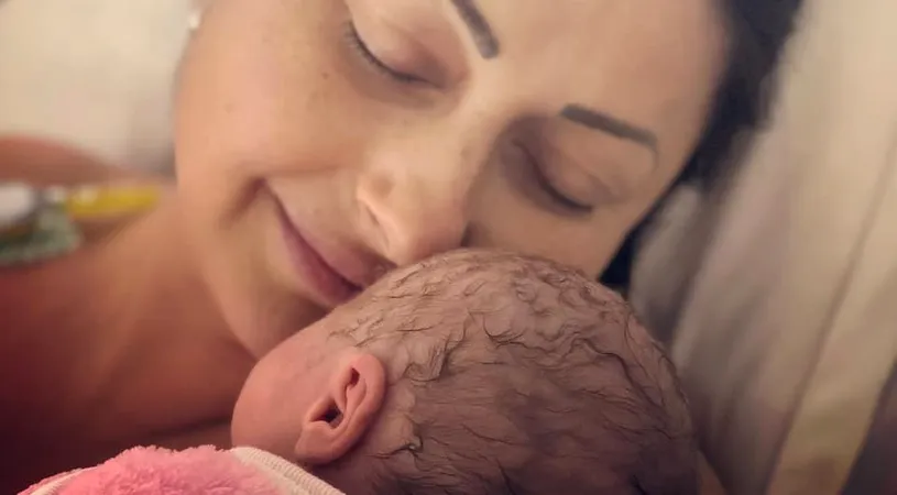 Prima fotografie cu fetita Gabrielei Cristea. Cate nume va avea Iris