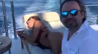 Bobby Paunescu isi petrece vacanta in Italia alaturi de fosta cucerire a lui Justin Bieber! A fotografiat-o goala pe iaht