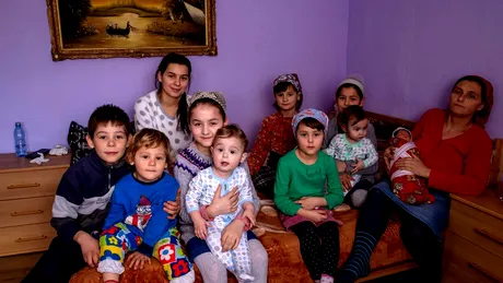 Ea este mama cu cei mai mulţi copii din România! A rămas însărcinată în fiecare an, până în 2020