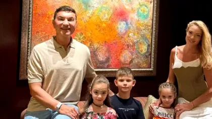 Valentina Pelinel și Cristi Borcea au furat startul Crăciunului. S-a lăsat cu multă veselie. Video