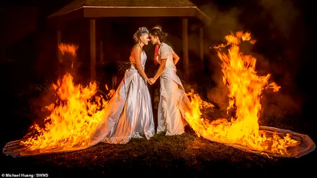 Un cuplu de lesbiene si-a dat foc in rochiile de mireasa dupa ce s-a casatorit! Cum arata sedinta foto pentru care si-au riscat viata?!