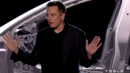 Elon Musk a trimis la București o mașină de POVESTE - VIDEO