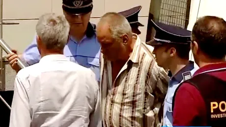 Criminalul Gheorghe Dinca cere ingrijiri medicale in arest! Se plange ca politistii l-au lovit cu picioarele cand a fost arestat!