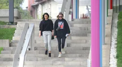 Doar pe internet pozează în zeiță-porno, în realitate Alexandra ...