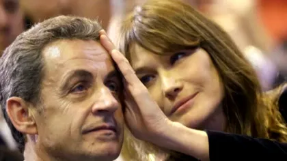 Carla Bruni dansează și își declară iubirea pentru Sarkozy: „Sunt multe râuri, dar le trecem împreună”