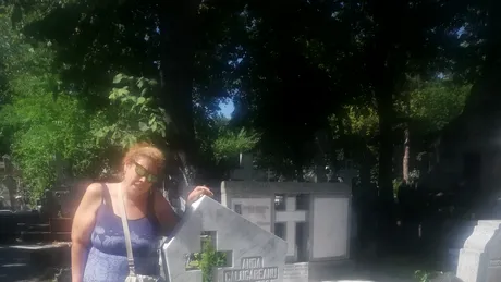 Ioana Tufaru, în lacrimi la mormântul mamei! Fiica Andei Călugăreanu a dat de pomană în cimitir – Video Exclusiv!
