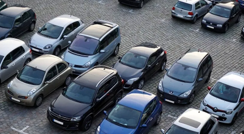 Parcare gratuită pentru proprietarii de mașini electrice și hibrid în București. Ce condiție trebuie să îndeplinești