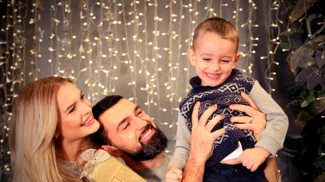 Fiul lui Vlad Miriță, actor la doar 4 ani. Puștiul este vedetă absolută în cel mai nou clip lansat de reprezentantul României la Eurovision, „E Frumos de Crăciun”