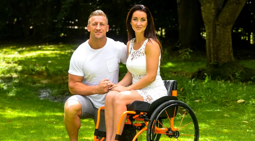 Povestea emoţionantă a femeii părăsite de soţ după ce a ajuns în scaunul cu rotile