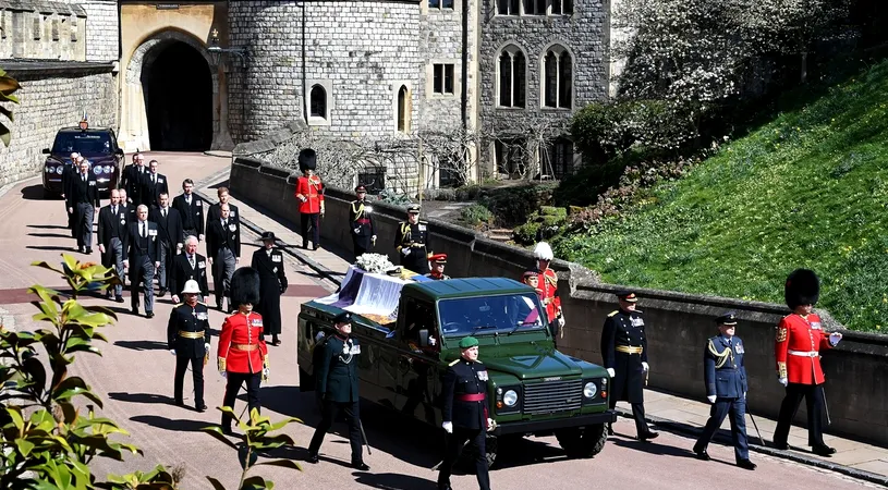 Funeraliile prințului Philip. Lacrimi, solemnitate, onoruri militare. 73 de ani alături de Regină