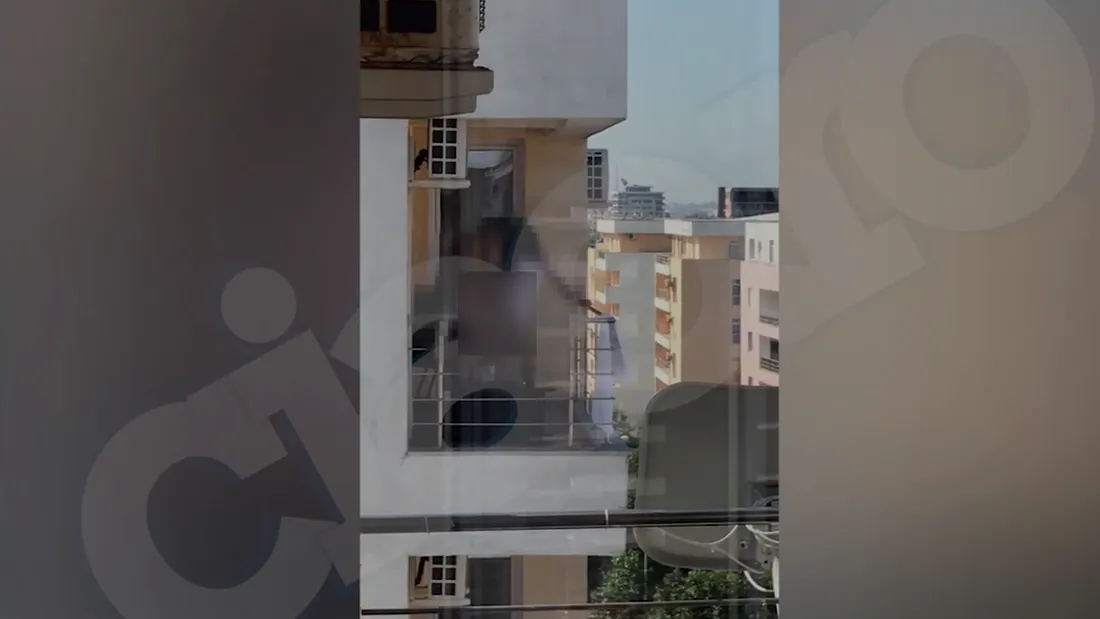 N-au avut nicio jena! Doi turisti din Mamaia au facut sex pe balcon, in vazul tuturor VIDEO