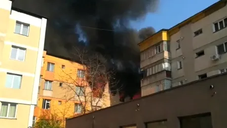 Explozie intr-un bloc din Piatra Neamt. Apartamentele au luat foc VIDEO