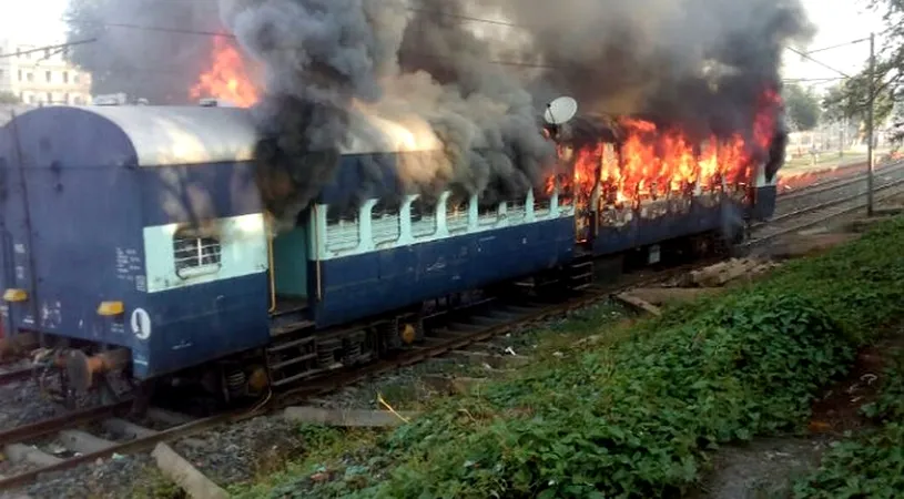 Un tren a luat foc! Peste 60 de oameni au murit si alti 40 au fost raniti