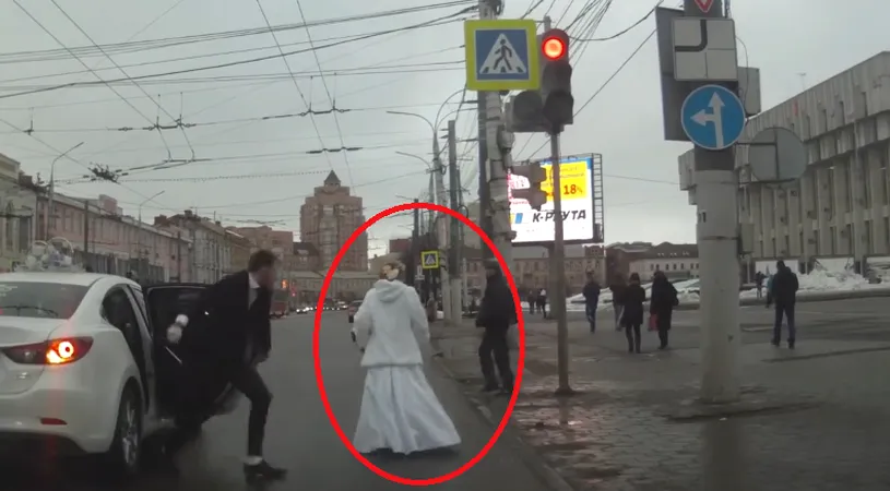 Scene SOCANTE la o nunta din Rusia! Mireasa s-a dat jos din masina si a inceput sa tipe! Ce-a urmat a atras toate privirile! VIDEO