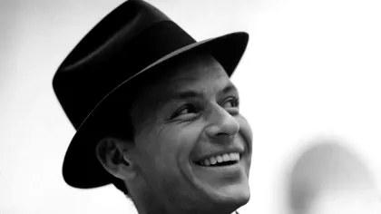 A fost cel mai puternic om din showbiz, dar un apel telefonic l-a frânt. Povestea celor zece monede ale lui Frank Sinatra
