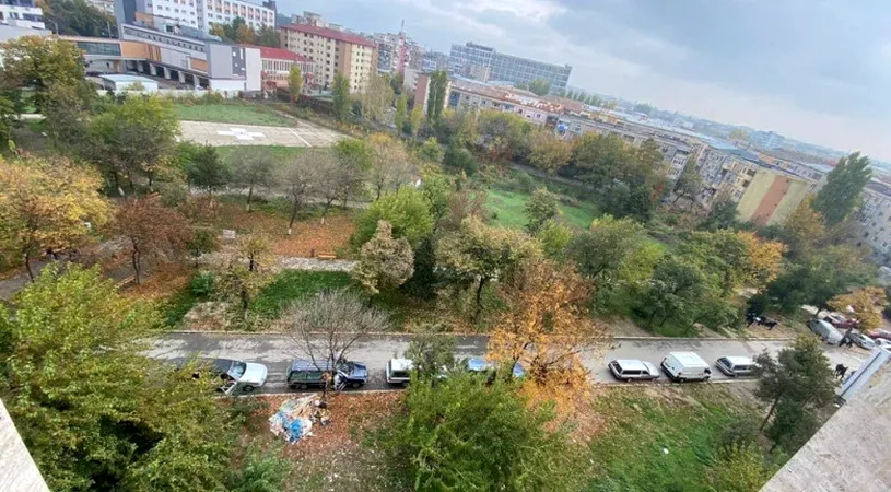 Imagini cutremurătoare! Se întâmplă în România: coadă de mașini mortuare ieșind din curtea unui spital
