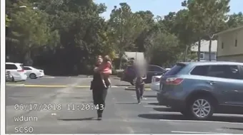 Socant: si-a incuiat fetita de 3 ani in masina, la temperaturi sufocante. Explicatia halucinanta a mamei copilului