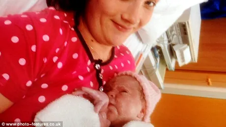 A nascut o fetita minunata, insa micuta nu va putea sa isi cunoasca mama niciodata! Ce a facut aceasta femeie de 3 ori pe saptamana si mai are putin de trait