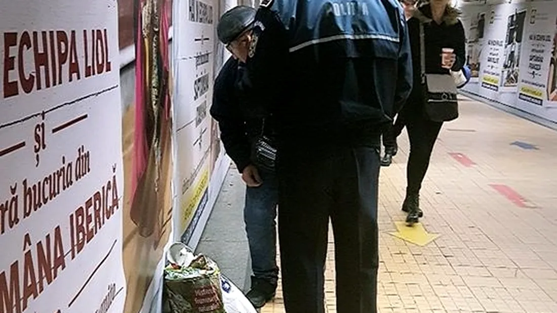 Caz socant la metrou in Bucuresti. Un batran care canta la frunza a fost luat pe sus de politisti