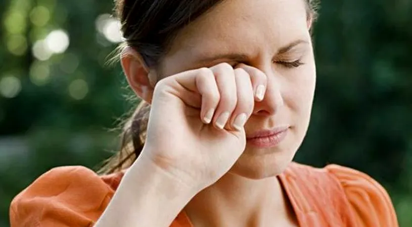 Avea mancarimi tot timpul la ochiul stang si credea ca i-a picat o geana, insa adevarul era altul! E socant ce a descoperit tanara cand a mers la medic. Erau 14 la numar