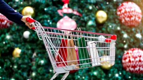 De ce cumpărăm atât de mult de sărbători? O discuție sinceră cu Alina Marin, psihoterapeut