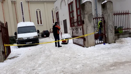 Caz SOCANT in Galati! Mort gasit gol si atarnat de gardul bisericii