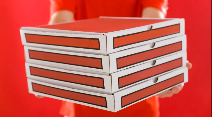 A comandat pizza online, dar i-a venit politia la usa! Ce a scris femeia la sectiunea de comentarii