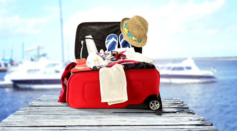 6 lucruri pe care trebuie neapărat să le iei cu tine la plajă. Cum arată bagajul pentru mare