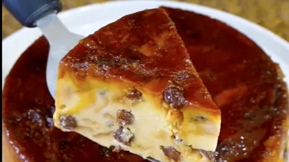 Budinca fantastică de pâine cu vanilie și lichior, un desert care dispare din farfurii cât ai clipi