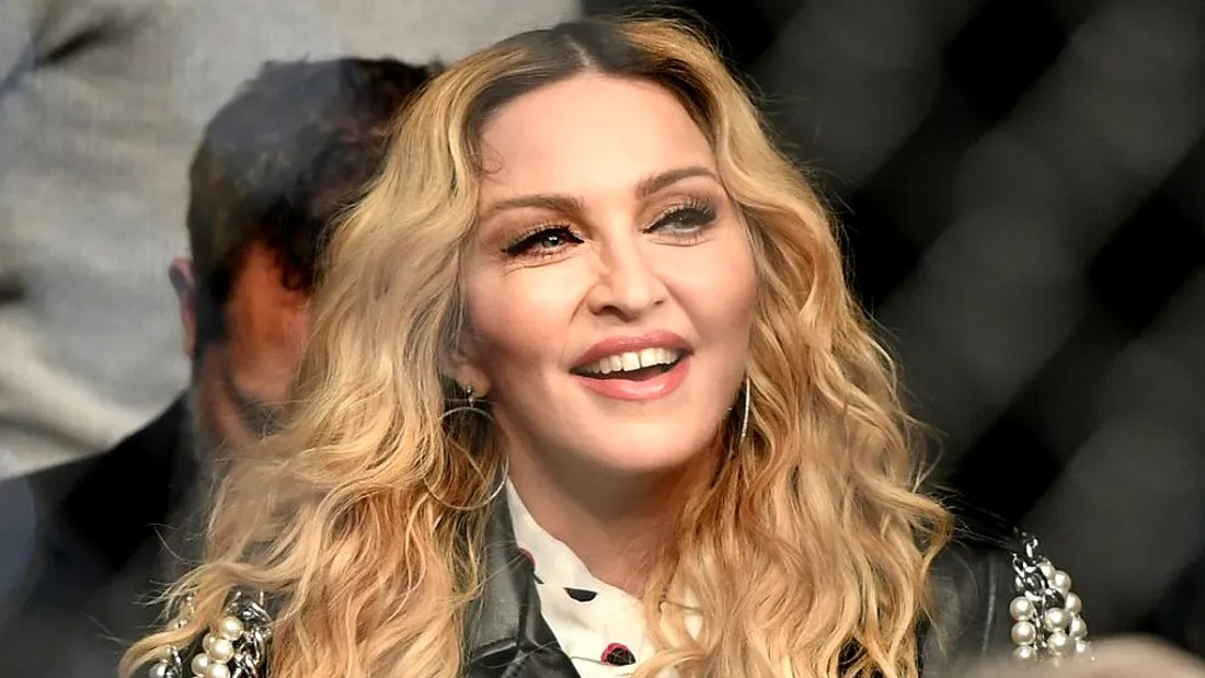 ”Bunicuța” Madonna are un iubit în vârstă de 25 de ani! Tânărul mulatru nu-și mai poate lua mâinile de pe ea
