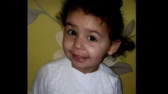 O fetita aproape a murit dupa ce a probat o pereche de pantofi