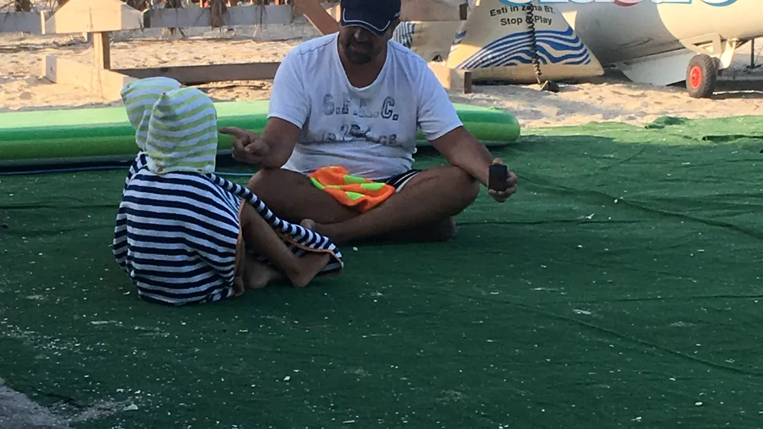 Horia Brenciu, un tata model la mare! Artistul se dedica in totalitate copiilor sai