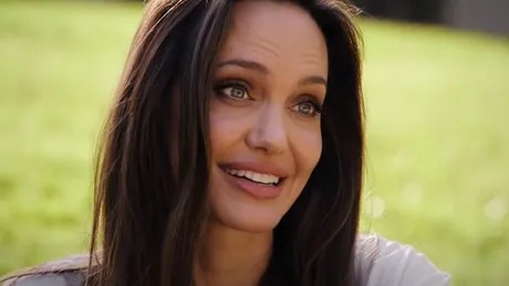 Șocant! Angelina Jolie ar fi angajat în urmă cu 20 de ani un asasin profesionist ca să o ucidă