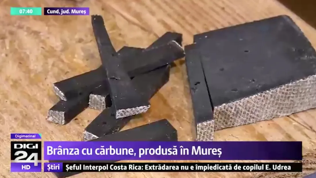 VIDEO! Supertare! Branza neagra produsa in Mures costa 40 de euro kilogramul si este o delicatesa pentru straini! Nici nu banuiesti ce ingredient ii da culoarea neagra!