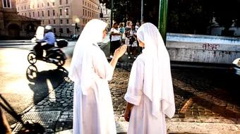 Doua calugarite au furat 500.000 de dolari. Ce au facut cu banii. Nimeni nu se astepta la ASTA!