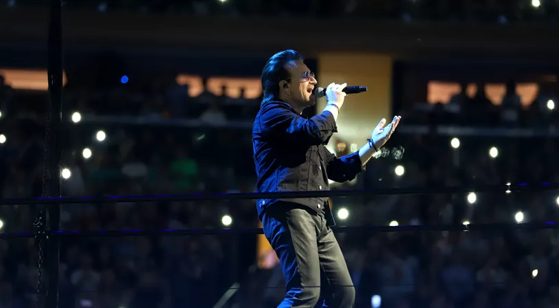Bono de la U2 a ramas fara voce! Ce a patit cantaretul chiar in timpul unui concert VIDEO