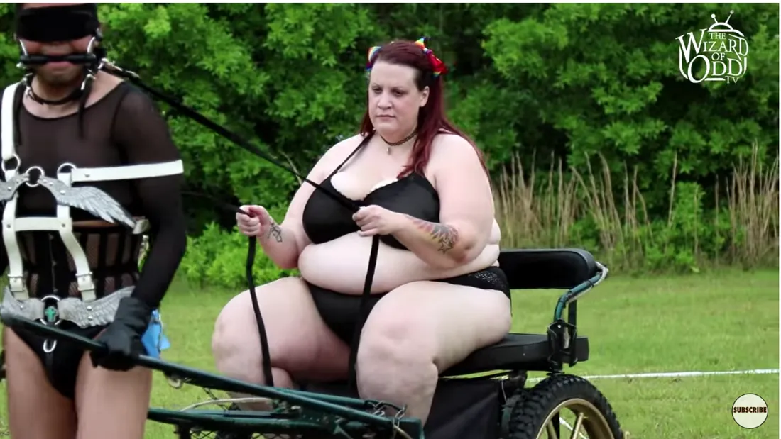 Oamenii care adora sa se deghizeze in cai si se comporte ca niste armasari! Festivalul dement la care participa toti ciudatii VIDEO