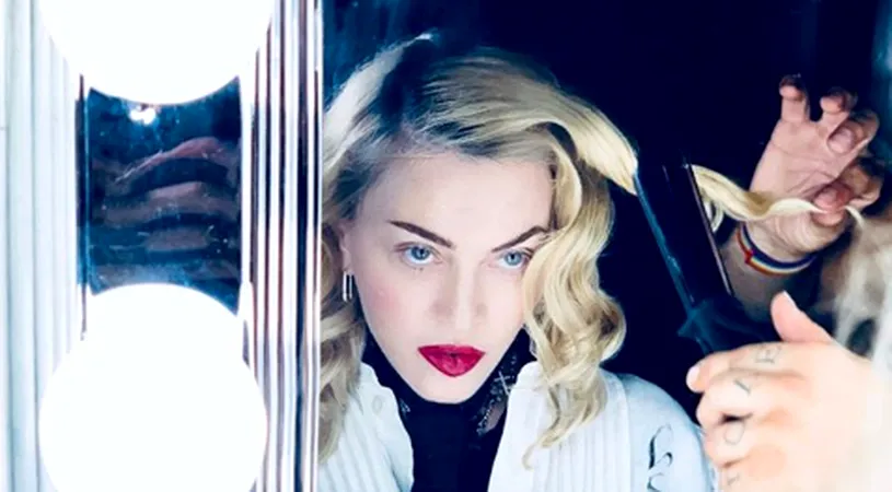 Madonna continuă să uimească! După ce şi-a făcut fund de braziliancă, artista în vârstă de 61 de ani s-a pozat topless